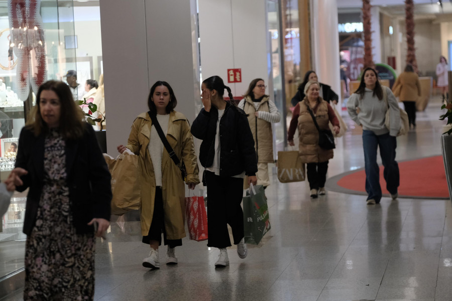 Iniciada la época de rebajas en Ferrol con la resaca de las compras de última hora por Navidad