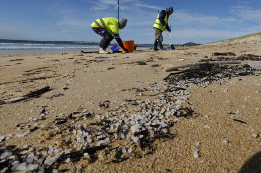 El Gobierno buscará sacos de pellets desde el aire en la costa de Galicia