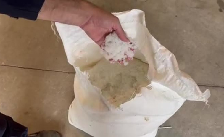 Gardacostas recupera en aguas de Valdoviño un saco con 25 kilos de pellets