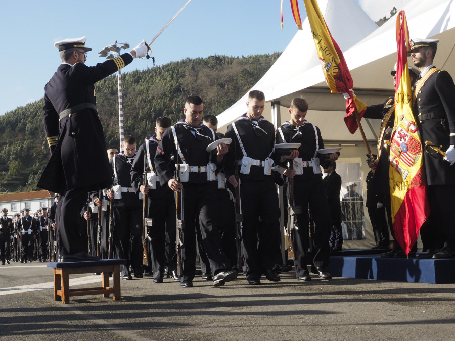 Más de trescientos marineros desfilaron en A Graña en la primera jura de bandera del año