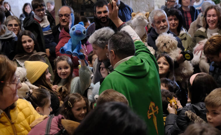 Bendición de mascotas en la iglesia de San José de Ares