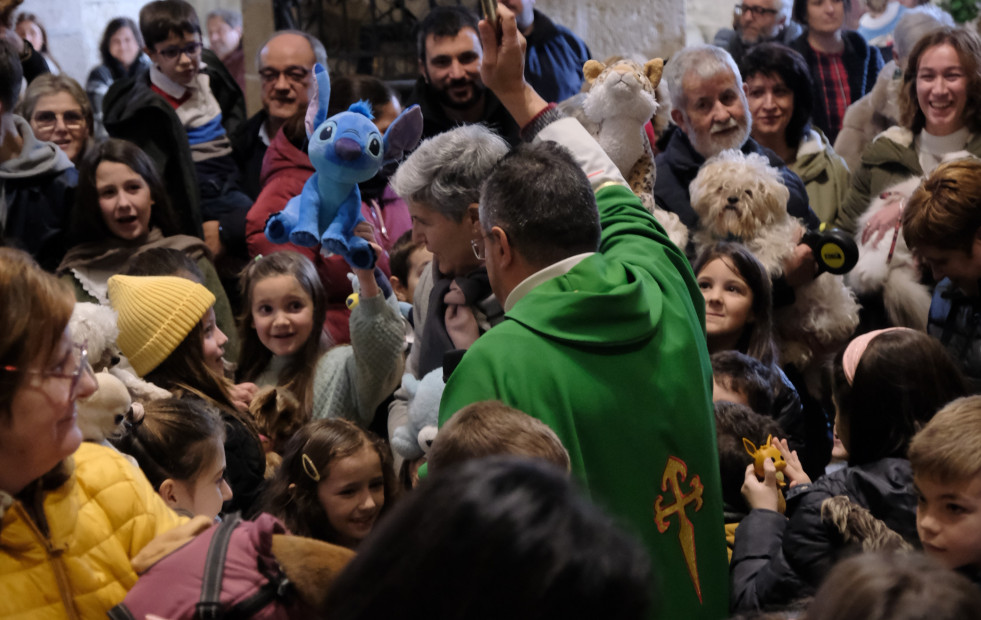 Bendición de mascotas en la iglesia de San José de Ares