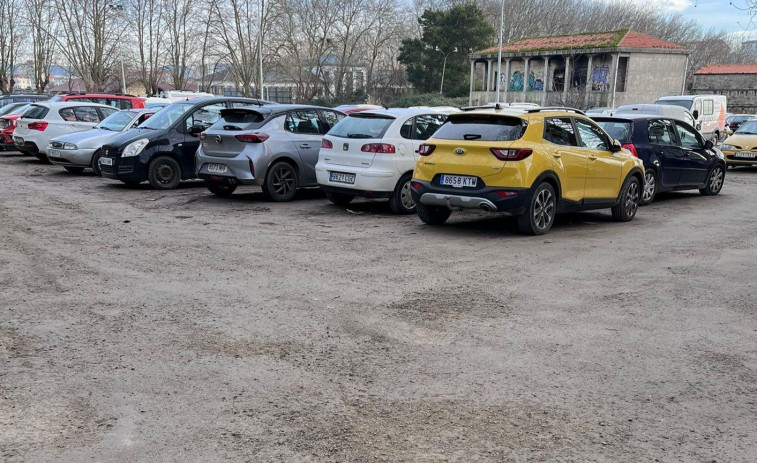 Rebacheo en el aparcamiento del Sánchez Aguilera tras los destrozos de las lluvias