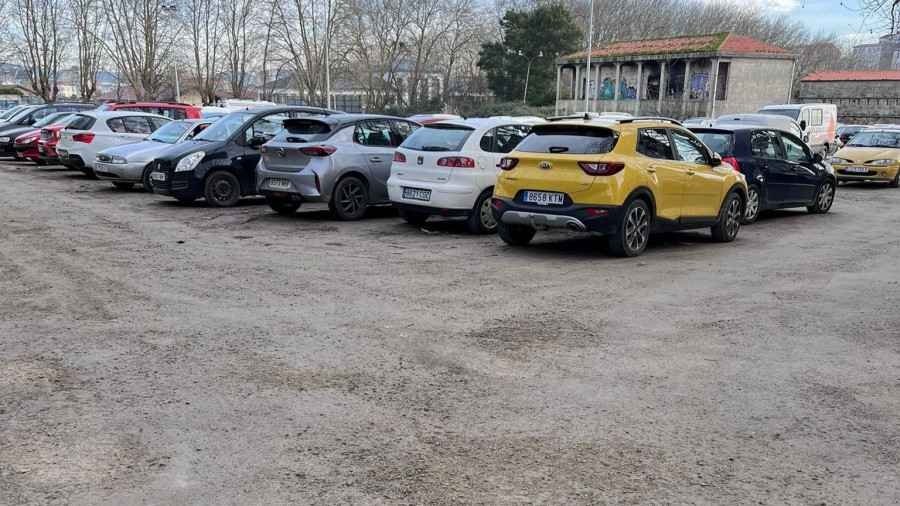 Rebacheo en el aparcamiento del Sánchez Aguilera tras los destrozos de las lluvias