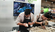 La cofradía de Barallobre presenta sus zamburiñas y sus vieiras en el stand de la Xunta de la feria Madrid Fusión