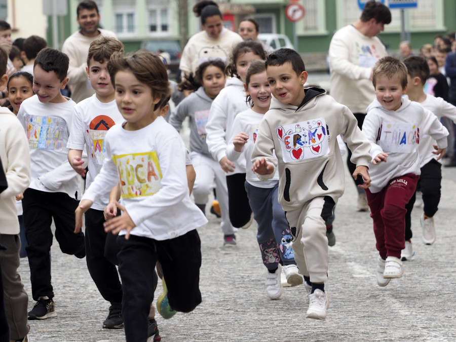 Carrera escolar por las calles de Narón para demandar un mundo sin violencias y en paz