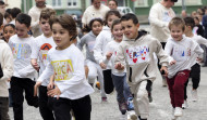 Carrera escolar por las calles de Narón para demandar un mundo sin violencias y en paz