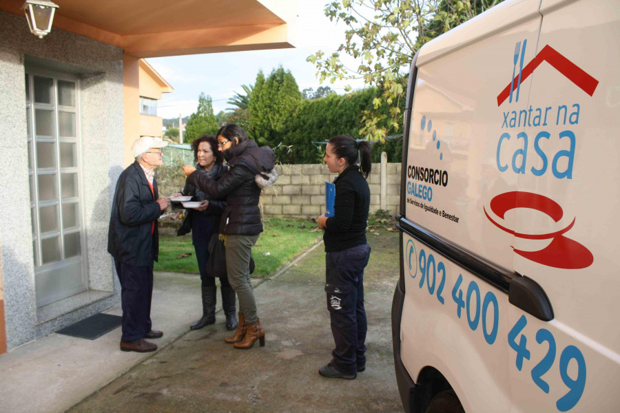 El programa Xantar na casa amplía 15 plazas y suma una aportación municipal de 6.800 euros
