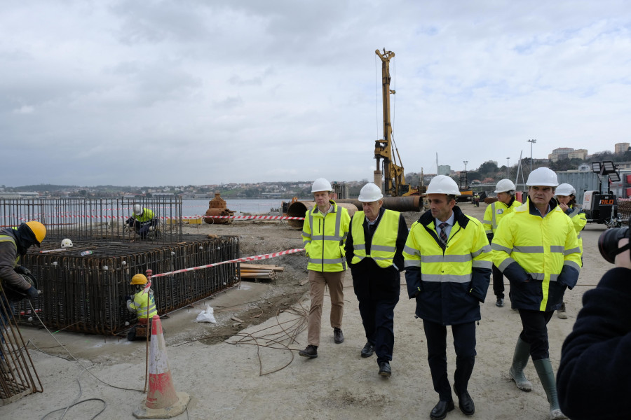 Las cimentaciones del puente ferroviario sobre A Malata, en Ferrol, encaran su recta final