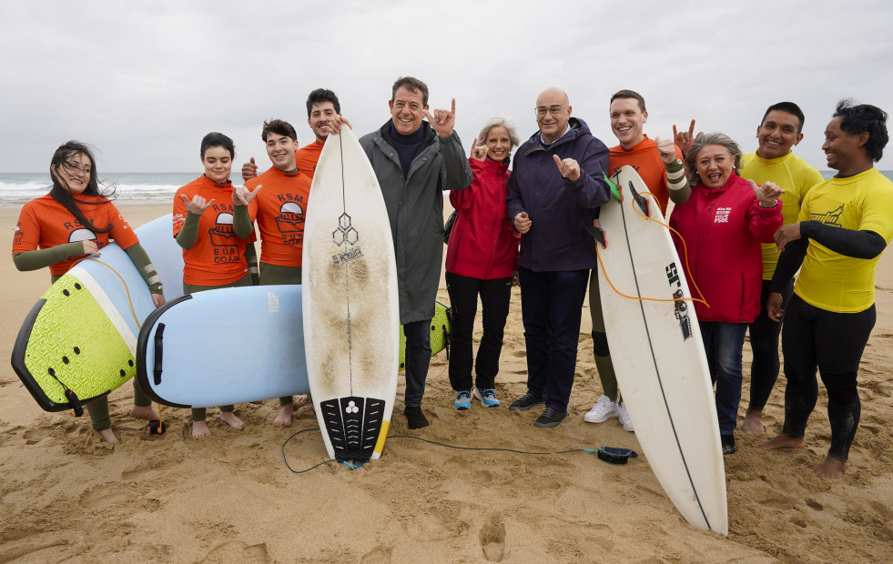 Gómez Besteiro compromete en Valdoviño un Centro de Alto Rendimiento de surf