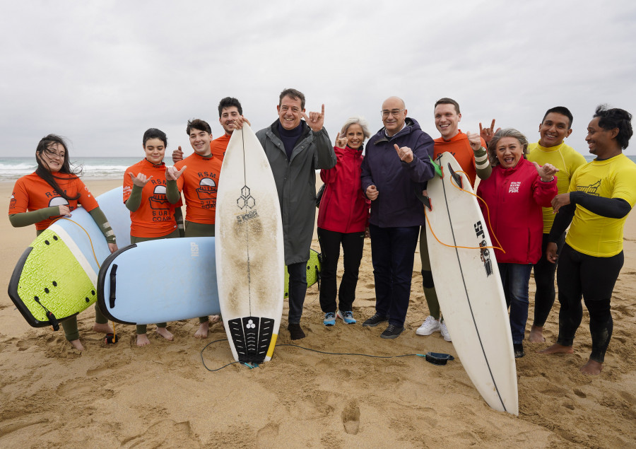 Gómez Besteiro compromete en Valdoviño un Centro de Alto Rendimiento de surf