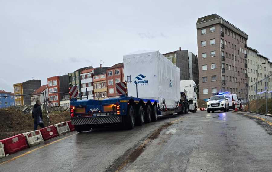 Retenciones en As Pías por el atasco de un camión articulado en el baipás provisional
