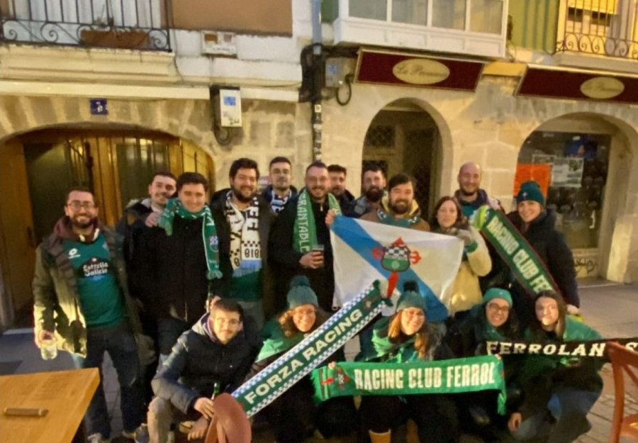 La afición del Racing de Ferrol se prepara para el partido contra el Burgos