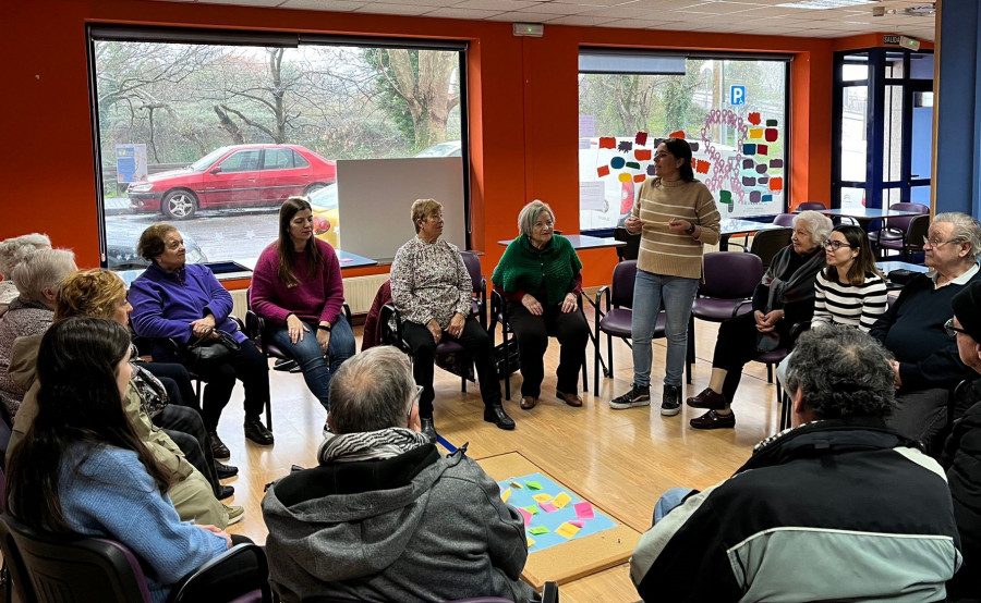 Residentes de Enfermería fomentan la salud en el comedores sénior de Ferrol