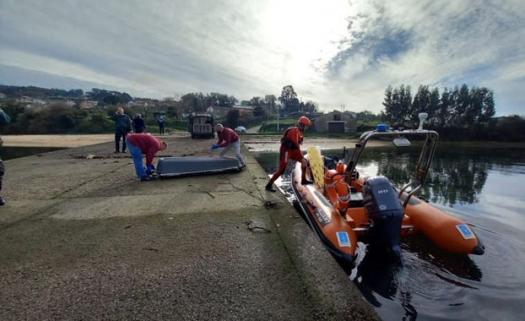 Aparece el cuerpo de una mujer arrastrado por el mar en Neda