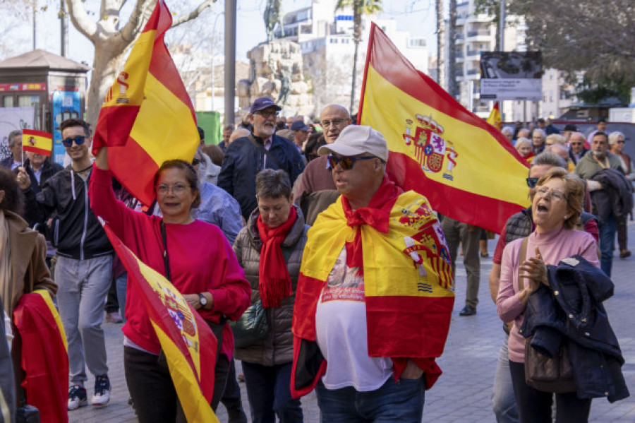 Un centenar de personas exige en Palma la dimisión de Sánchez y Marlaska