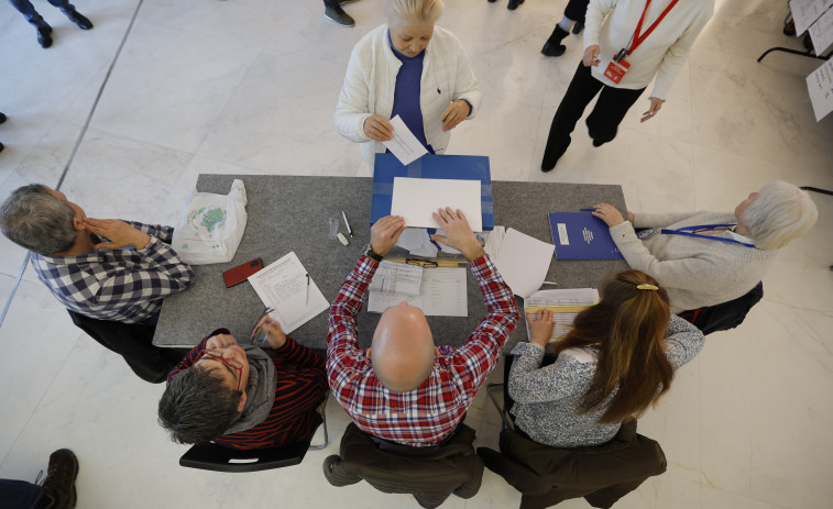 La participación sube y más de un millón de gallegos ya han votado