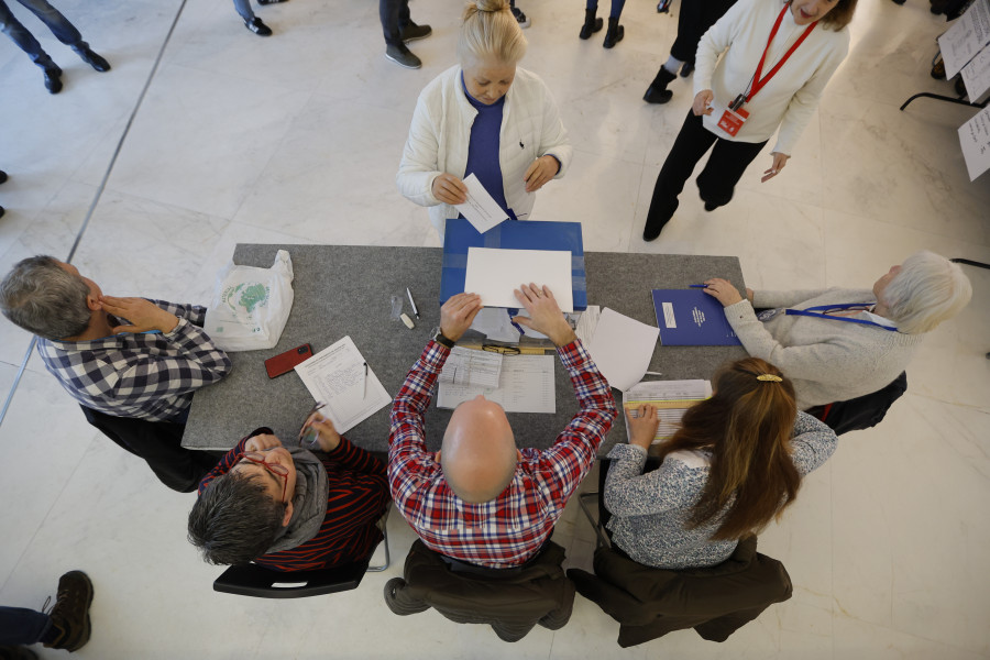 La participación sube y más de un millón de gallegos ya han votado