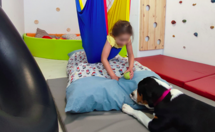 Terapias con animales: mejorar el desarrollo infantil en el centro oleirense Hitos