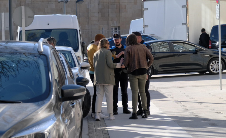 Empiezan las primeras sanciones por estacionar  en la calle San Francisco de Ferrol