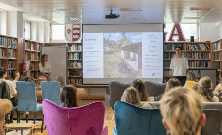 Alumnos de Cesuga presentan sus proyectos para el concurso nacional de Hotusa sobre innovación en el sector hotelero y turístico