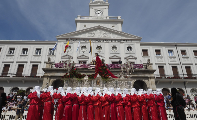 La urbe naval disfruta ya con las primeras propuestas relativas a la Semana Santa