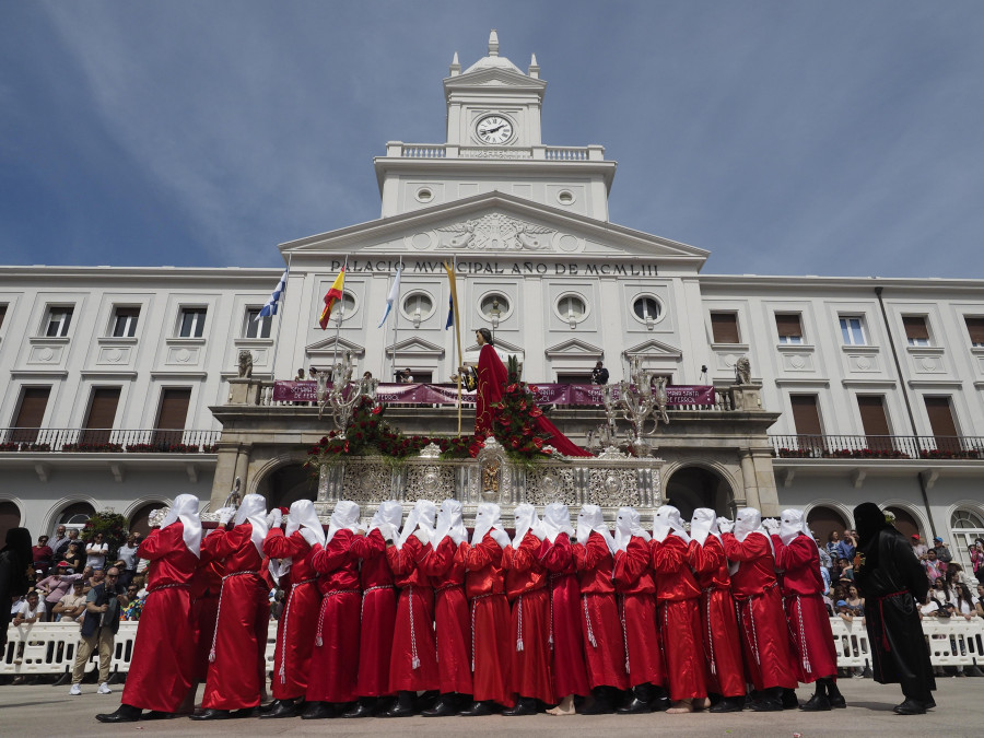 La urbe naval disfruta ya con las primeras propuestas relativas a la Semana Santa
