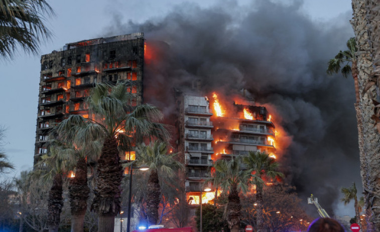 Las últimas cifras del incendio en Valencia: cuatro fallecidos, 14 desaparecidos y 15 heridos