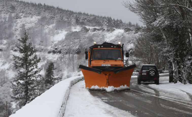 La nieve vuelve a Lugo y dificulta la circulación en más de 70 carreteras