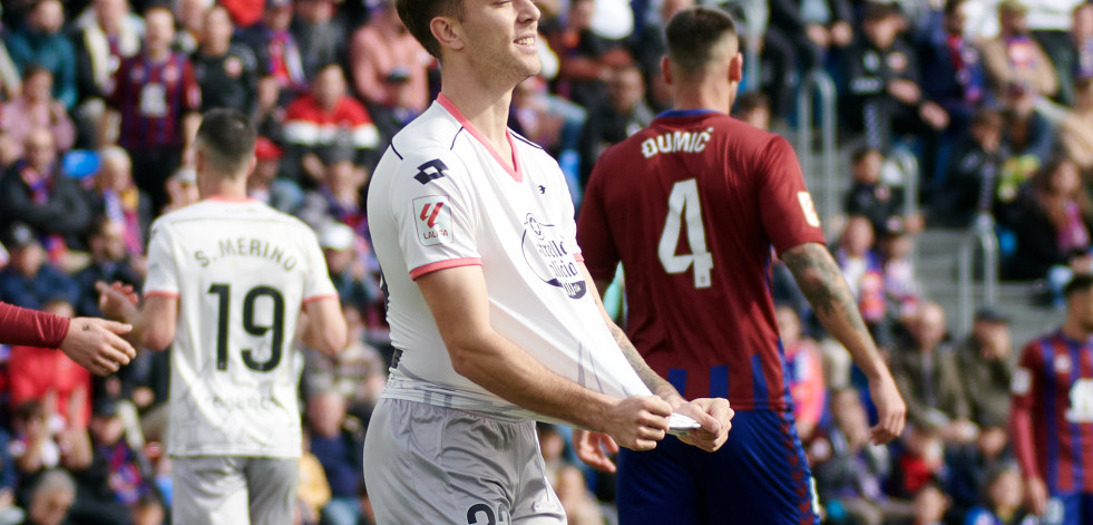 Las imágenes del partido entre el Eldense y el Racing de Ferrol