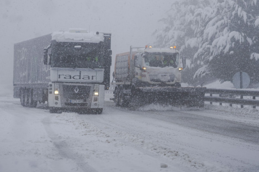 La nieve y la lluvia dificultan la circulación en Galicia, sobre todo en Pedrafita