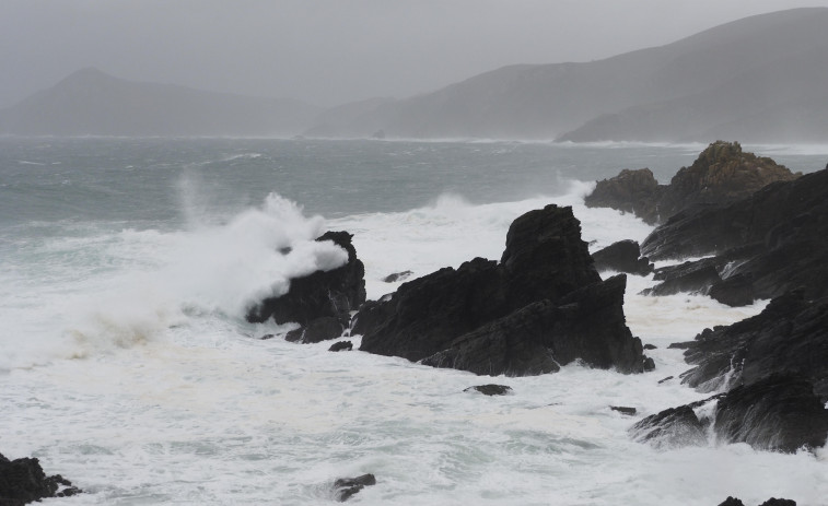 La comarca vive una nueva jornada de fuerte viento y lluvia intermitente