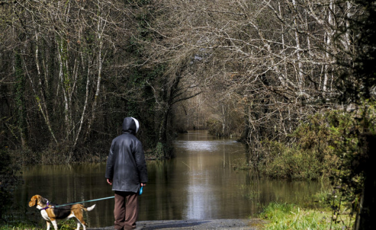 El temporal de nieve y lluvia desborda los ríos y dificulta el tráfico en Galicia