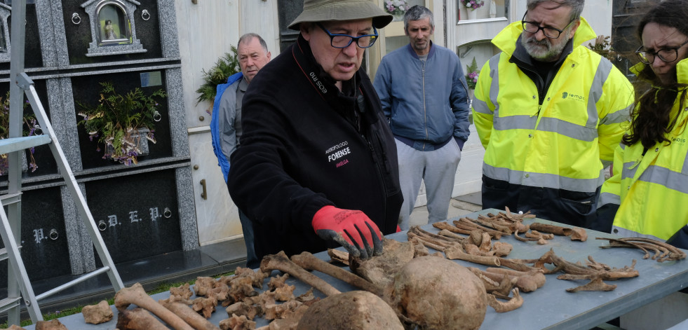 Exhumación de una fosa común en O Val