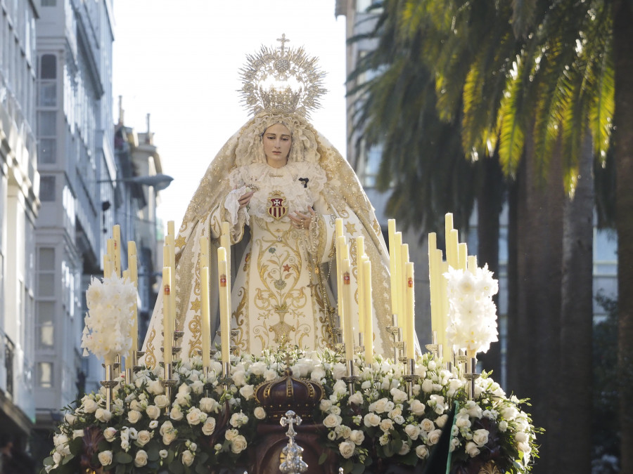 Cuatro procesiones y una alfombra floral en el Miércoles Santo ferrolano