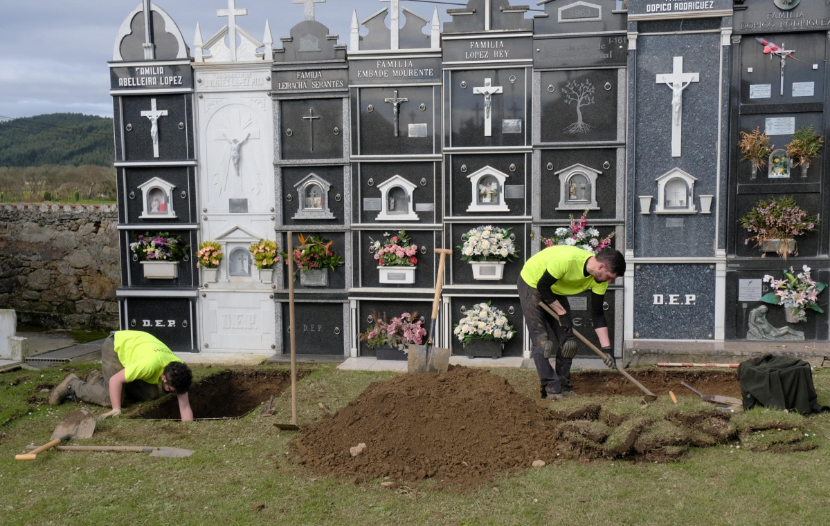 Restos oseos fosa comun cementerio O Val Daniel Alexandre 3