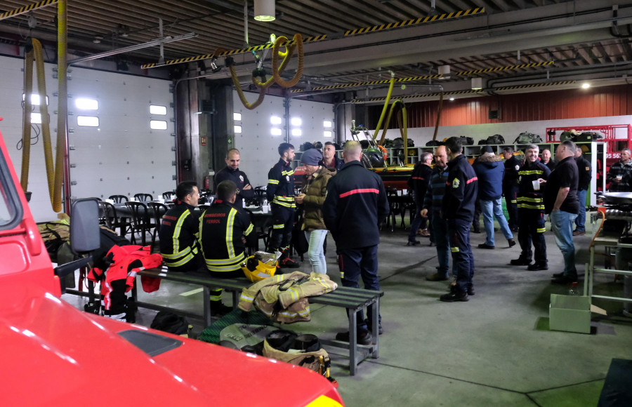 Bomberos de Ferrol y Narón celebran con autoridades y con la ciudadanía su patrón