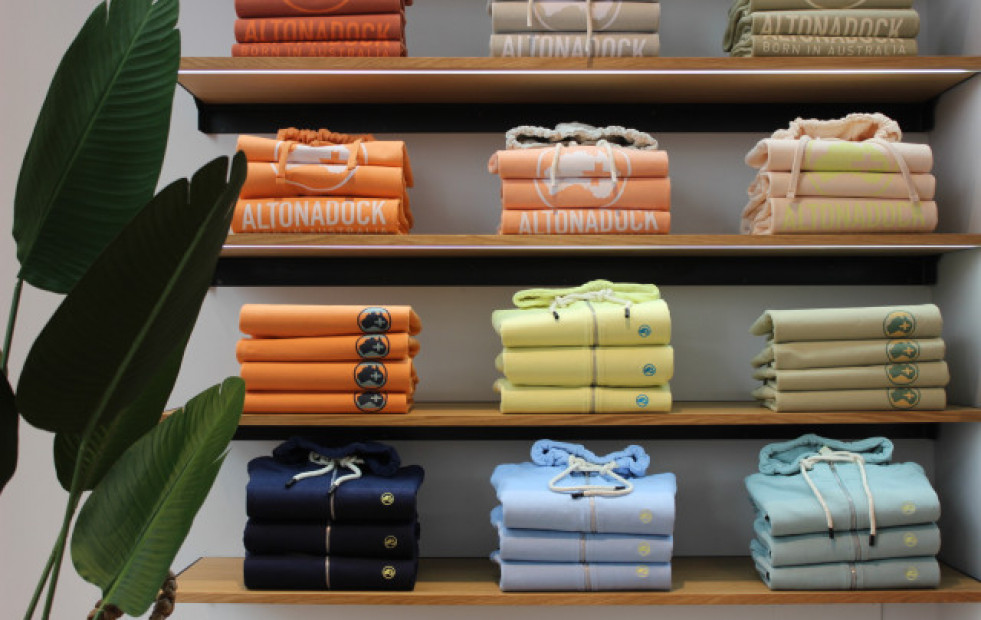 Altonadock aterriza en A Coruña: la firma de moda masculina regalará 50 camisetas en la inauguración de la tienda