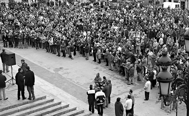 Hace 20 años | Paz, libertad y convivencia, proclamas en la concentración de Armas por el 11M
