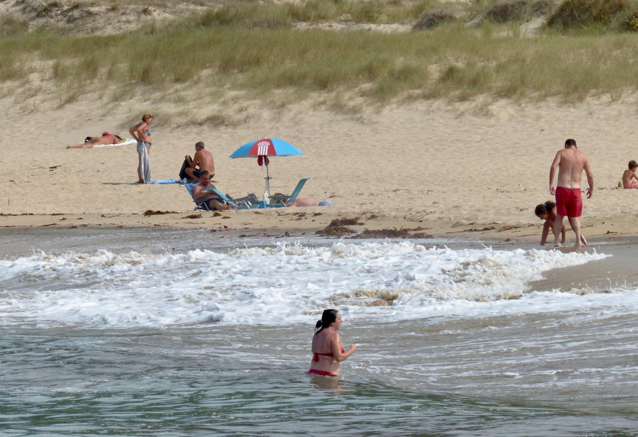 Ferrol incorpora a Ponzos a la red de playas sin humo