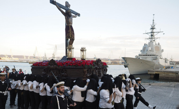 Ferrol Vello se vuelca en la celebración del 75 aniversario del Cristo de los Navegantes