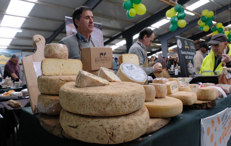 Los amantes del queso hicieron pequeño el recinto ferial de San Ramón, en Moeche