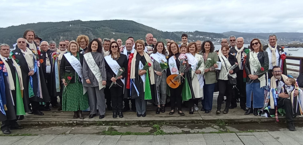 Homenaje a las madrinas de la Rondalla Mugardesa en el Cantón de Cora