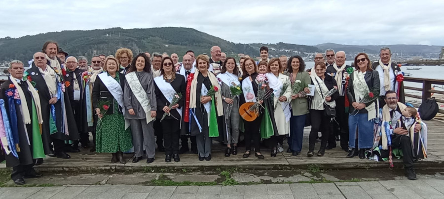 Homenaje a las madrinas de la Rondalla Mugardesa en el Cantón de Cora