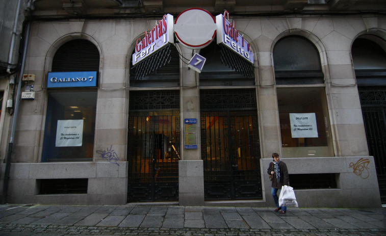 Las galerías Ferrol vuelven a la vida como oficinas de empleo