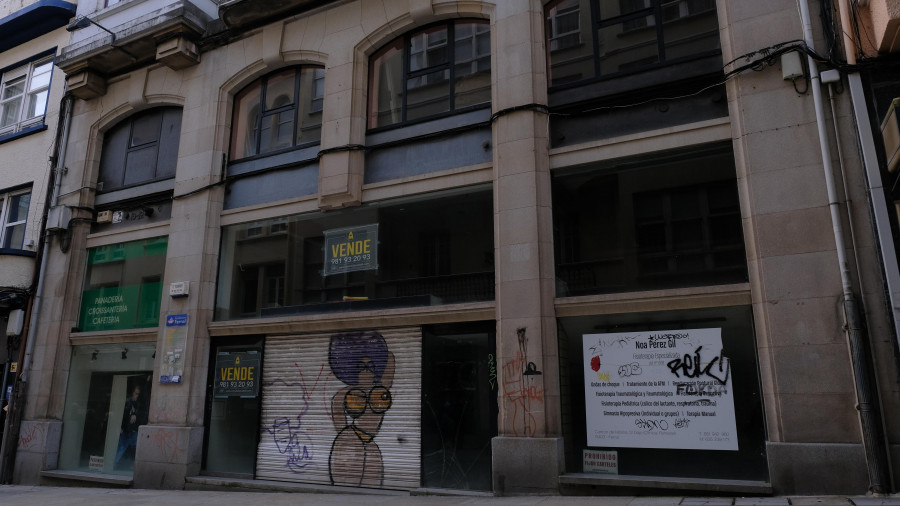 La apertura de las antiguas Galerías Ferrol supondrá el traslado de servicios del edificio administrativo de la Xunta