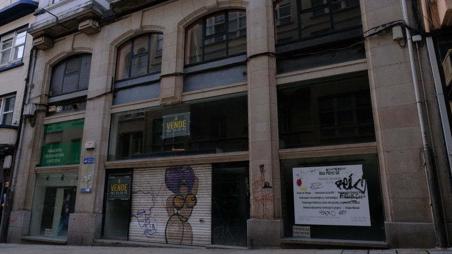 La apertura de las antiguas Galerías Ferrol supondrá el traslado de servicios del edificio administrativo de la Xunta