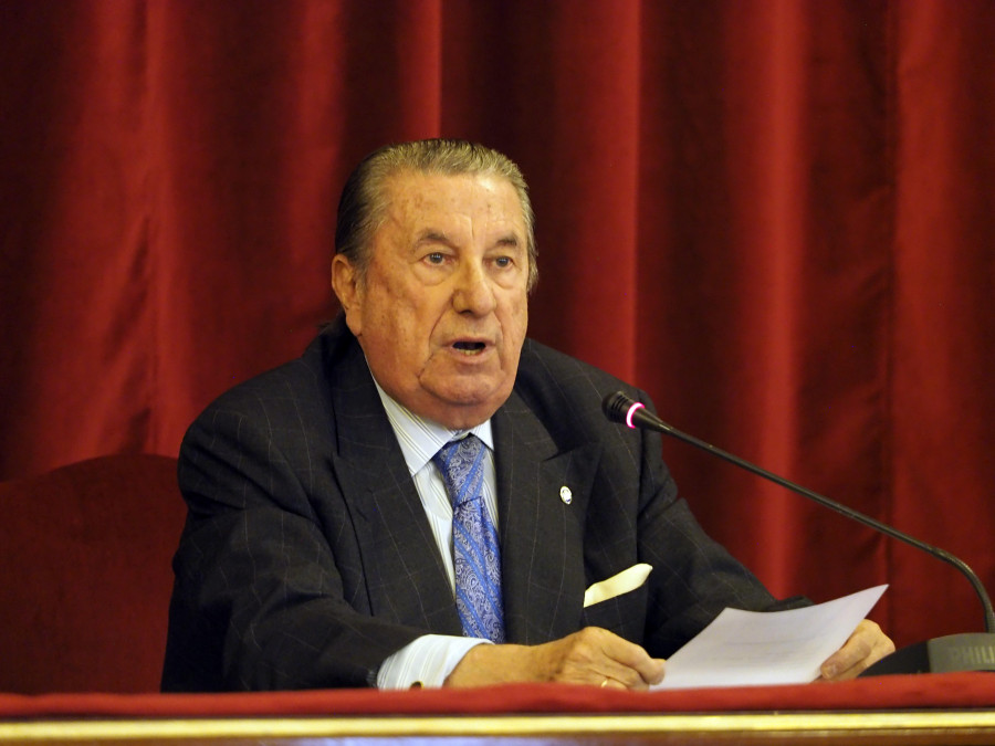 La cofradía otorga sus medallas de Oro a Paco Vázquez e Ignacio Rivera