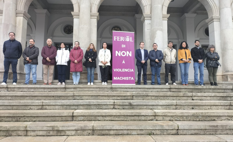 Doble minuto de silencio en Ferrol por los últimos crímenes machistas