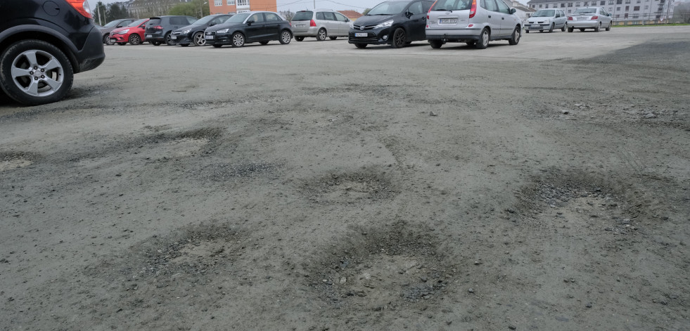 Los baches regresan al aparcamiento de proximidad de A Solaina, en Narón